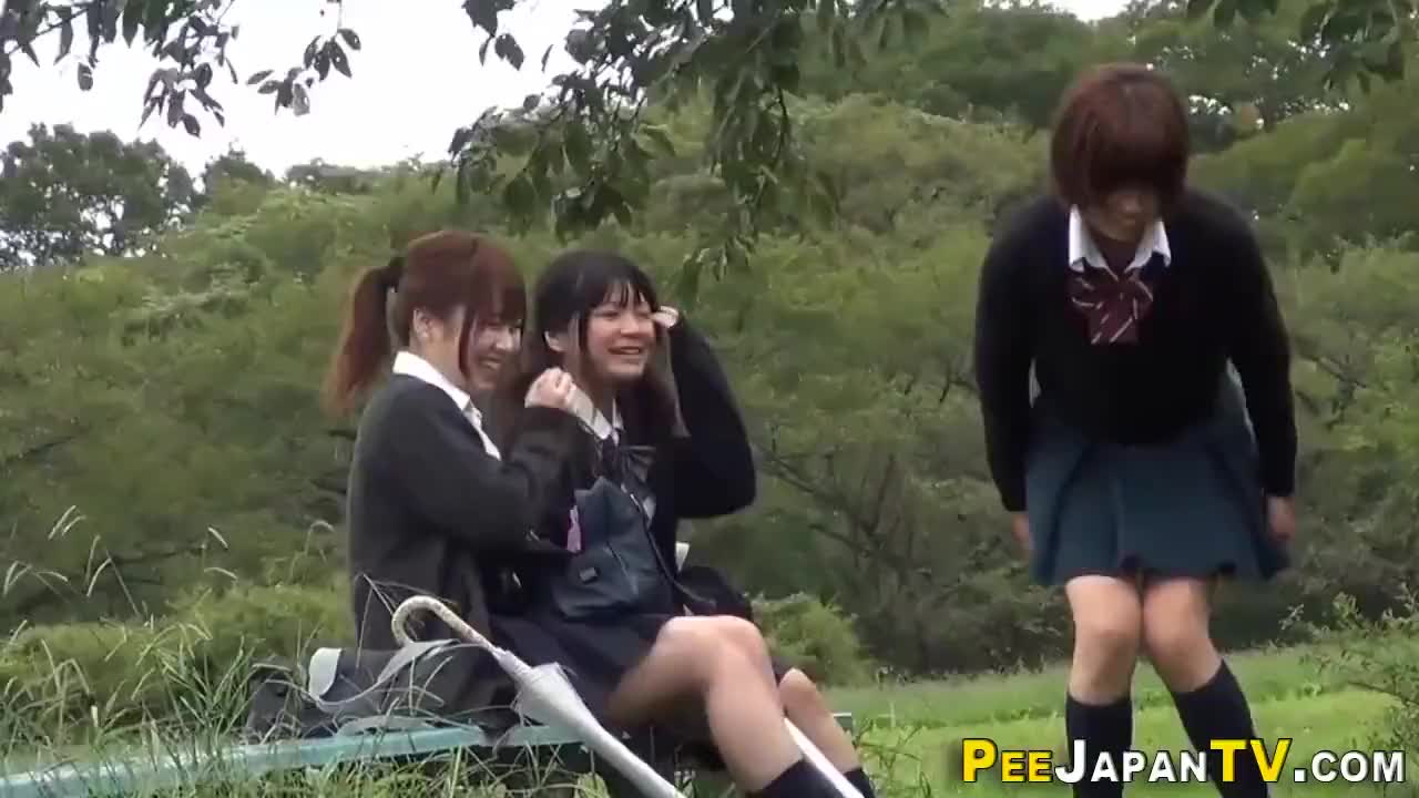 日本人の大学女の子たち放尿ビデオ-tokyoporns.com 